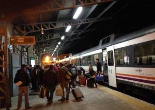 El Gobierno se compromete a analizar el futuro del tren con el Consell en junio