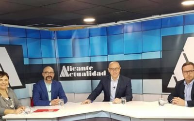 Hoy mesa de tertulia en Alicante, debatiendo temas de actualidad.